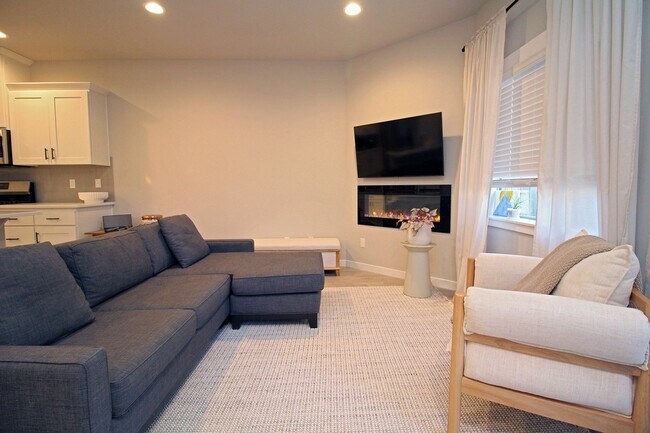 Foto del edificio - New Construction 3 Bedroom Townhome at Ple...