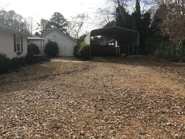 Building Photo - 1255 Goodyear Ave Gadsden