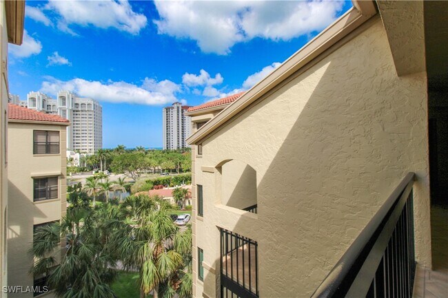 Foto del edificio - 7024 Pelican Bay Blvd