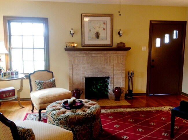 Foto del edificio - 704 Sue St