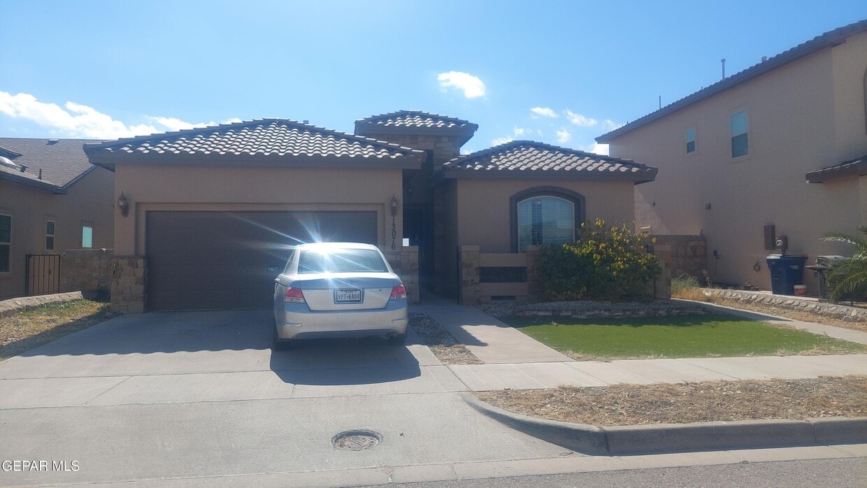 Foto principal - 13076 Cozy Cove Ave