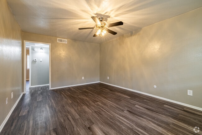 Interior Photo - Metro at 1515
