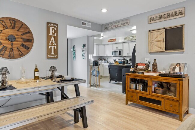 Foto del edificio - 4 Bedroom Condo for Rent in Ventura!