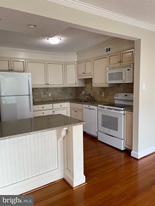 6800 Fleetwood Rd Unit 418, McLean, VA 22101 Room for Rent in McLean