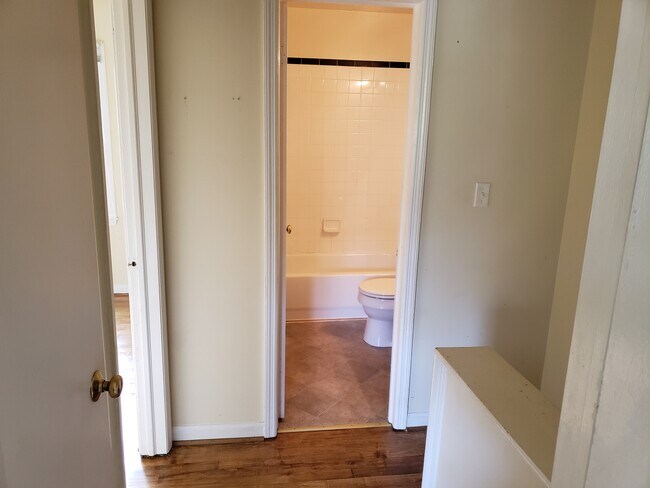 Bathroom, upstairs - 310 Newton St