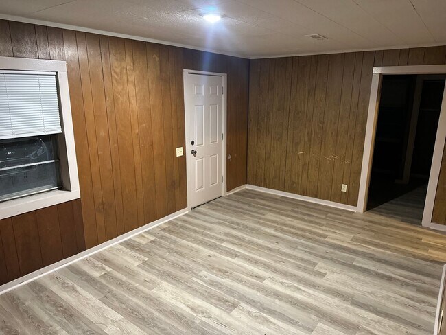 Foto del edificio - Available Now! 3-Bed, 1-Bath Central Springdale Home with Fenced-In Yard