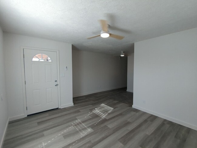 Photo - 2015 Duncan Ave Apartment