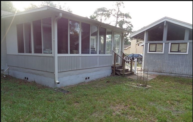 Building Photo - Charming 2 bedroom