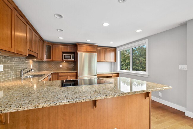 Foto del edificio - 2301 Fairview Ave E