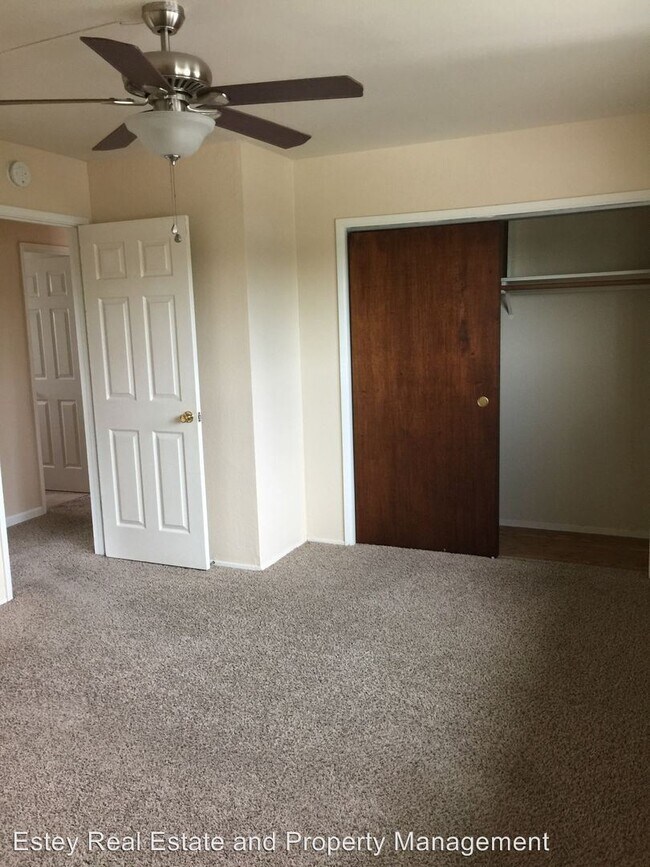 Building Photo - 2 br, 1 bath House - 908 Military West