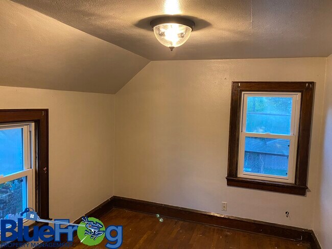 Building Photo - 906 N Meade St