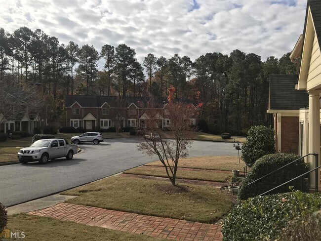 Building Photo - 2600 Holcomb Springs Dr