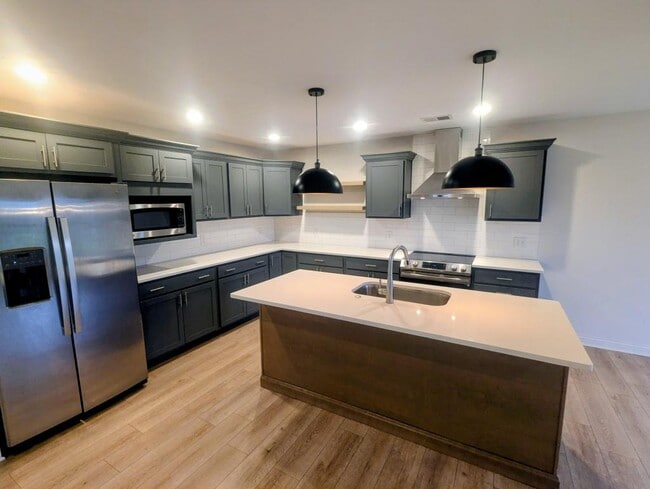 Foto del edificio - 651 Four Winds Dr