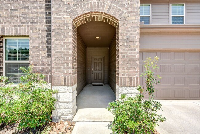 Foto del edificio - 4 bed, 3 bath home with covered patio. All...