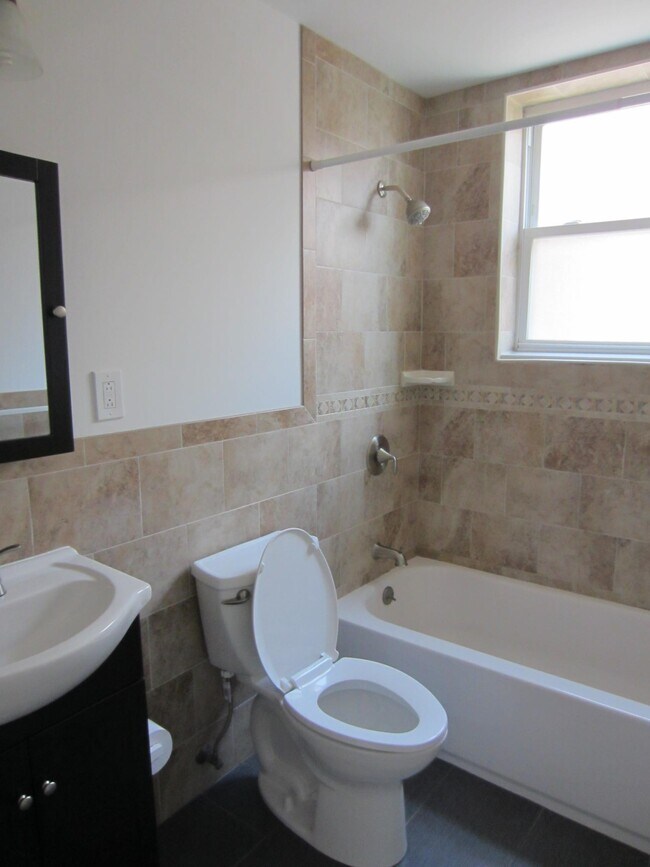 bathroom - 1910 S 11th St