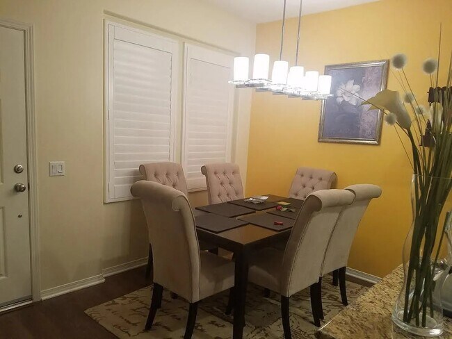 Foto del edificio - 3030 N Torrey Pine Ln