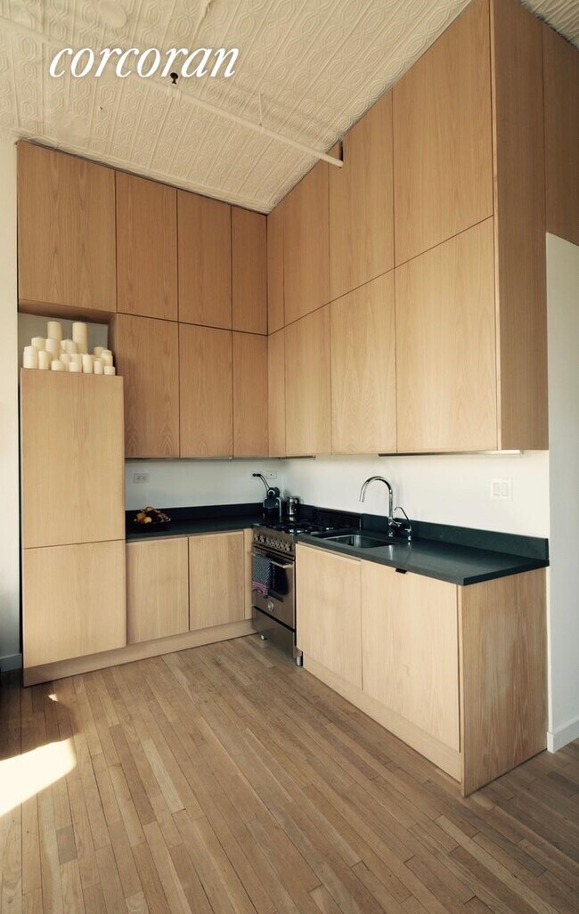 Building Photo - 215 Bowery