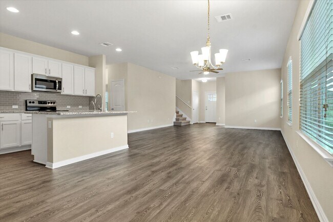 Building Photo - 1013 Gaelic Dr