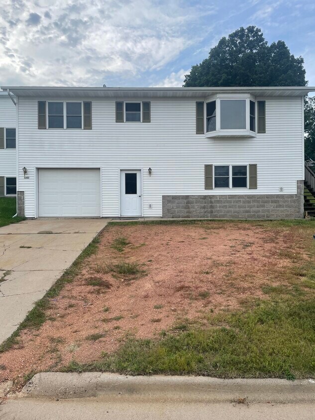 Primary Photo - 1203 Heindl Ln