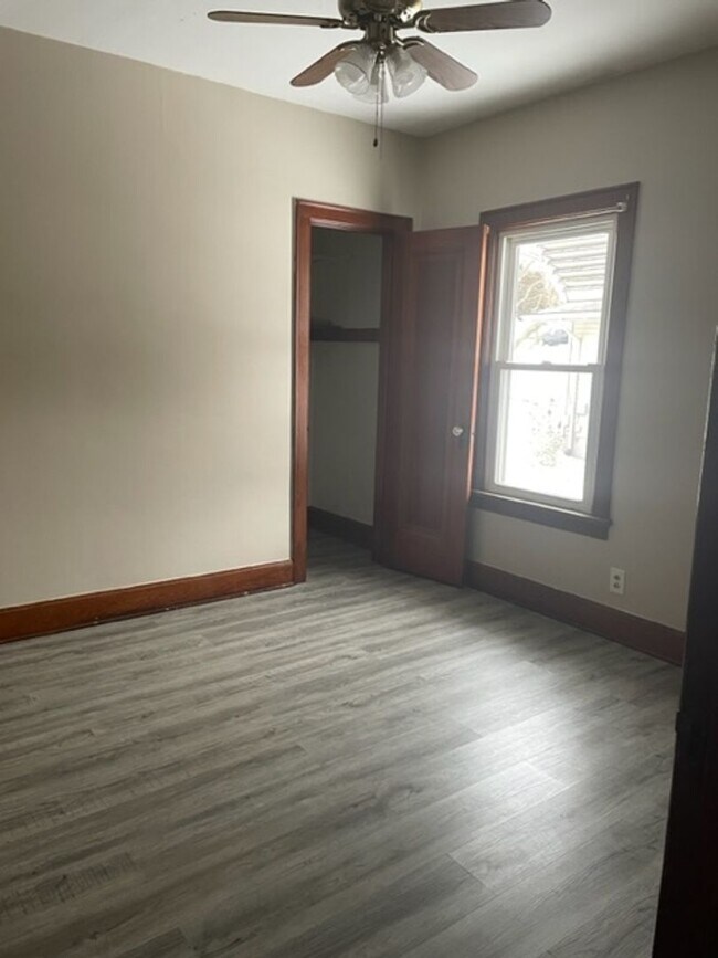 Building Photo - 3 Bedroom Single Family Home