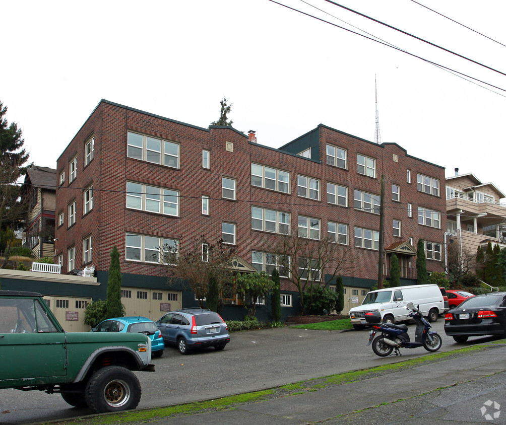 Foto del edificio - Tudor Apartments