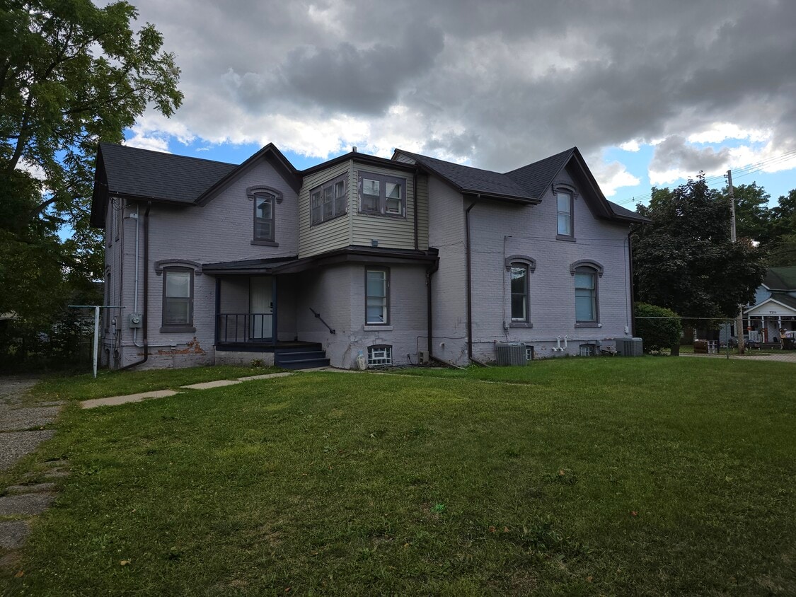 Primary Photo - 730 N Pine St
