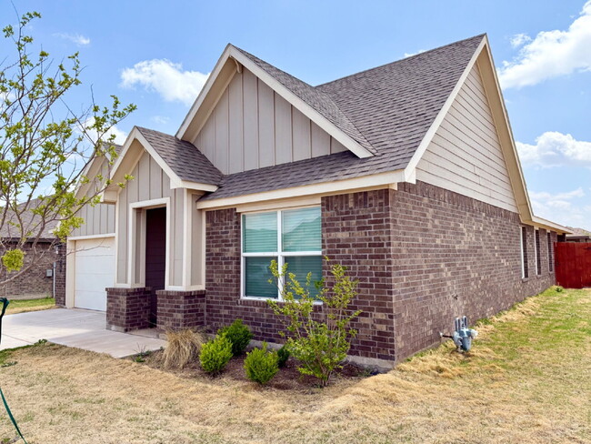Building Photo - Frenship ISD Perfection! Stunning 4 Bed, 2...