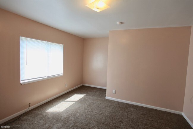 Building Photo - 3 br, 1 bath  - 6342 Otis St Unit B