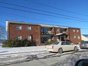 Building Photo - 3730 Lawrence Ave