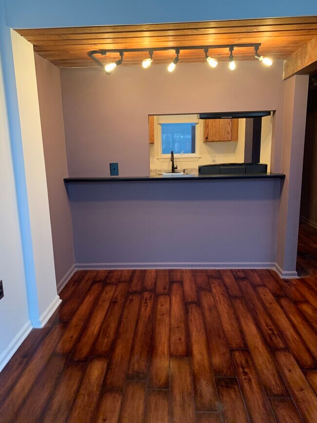 Dining area - 839 Main St
