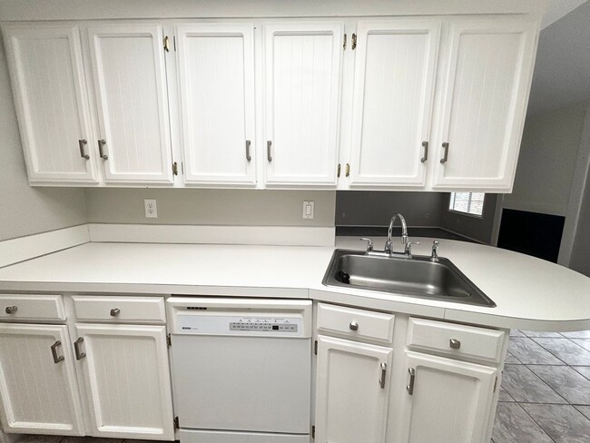 Building Photo - Cute 3 Bedroom Home in Portland!