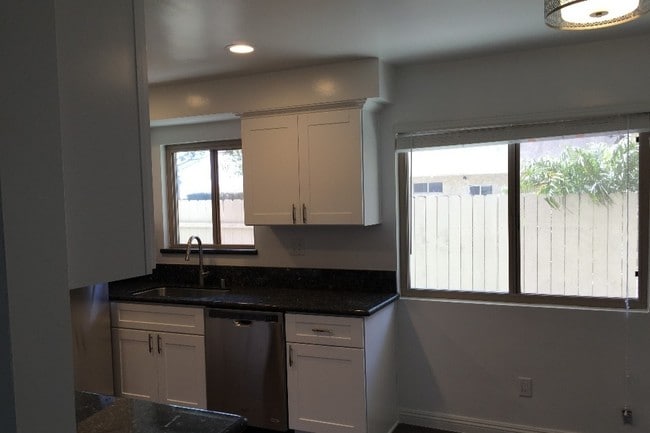 Kitchen - 718 N Guadalupe Ave