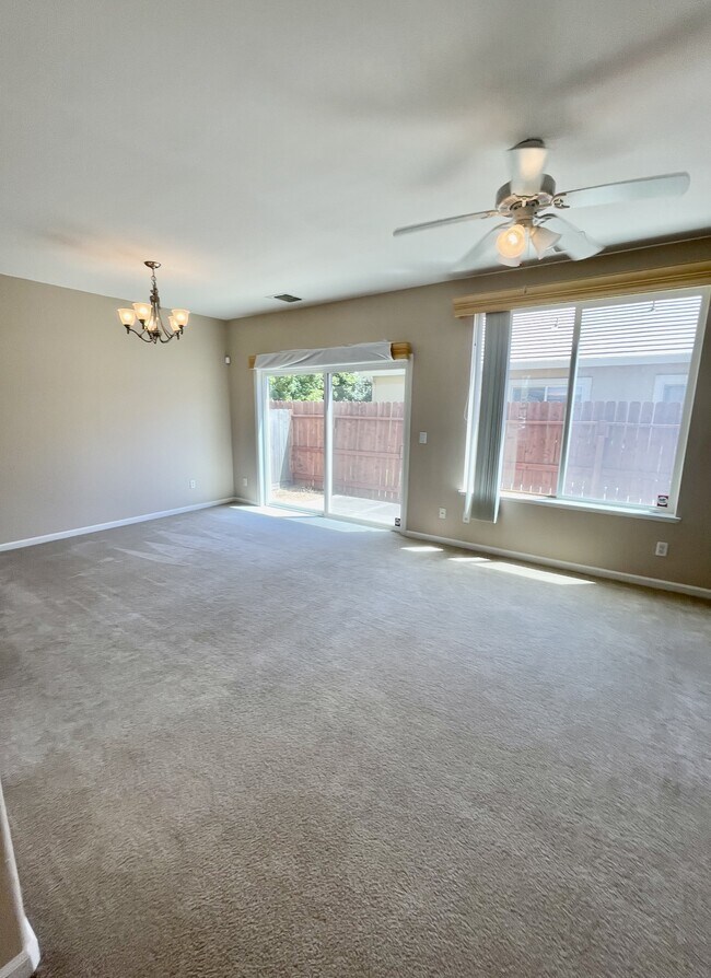 Foto del edificio - 4350 Mt Kisco Way