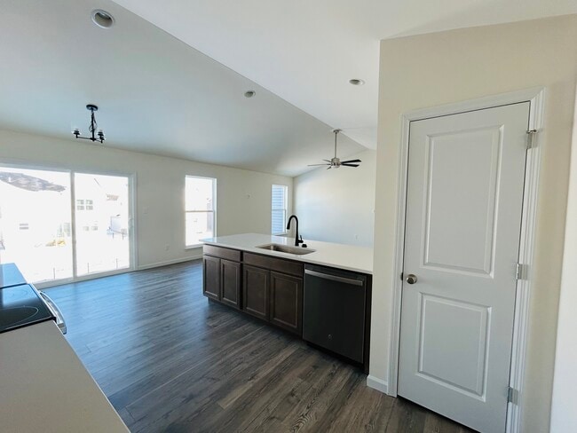 Foto del edificio - 608 Allegiance Dr