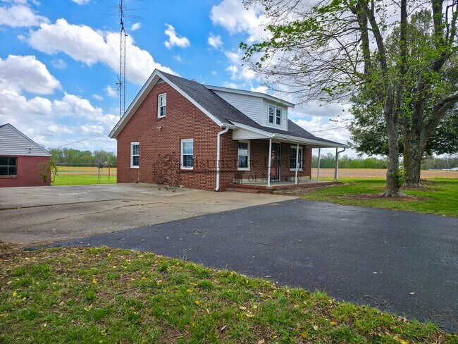 Foto del edificio - Attention Front Porch Sittin' Lovers- 2 bed 1 bath house in the country in Hazel