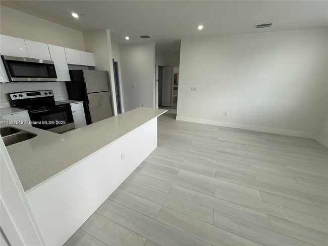 Foto del edificio - 1091 E 17th St