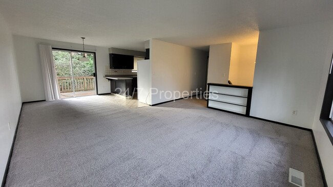 Building Photo - 3BD I 2BA Home w/ Large Yard - Beaverton!