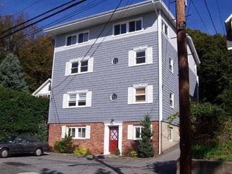 Primary Photo - 76 Bayview Ave