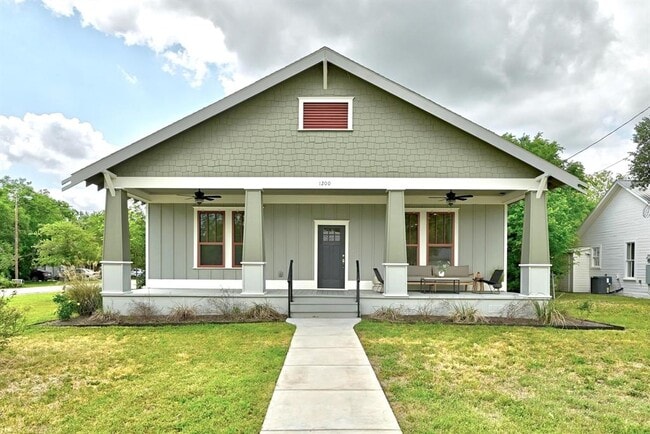 Building Photo - 1200 Woodlawn St
