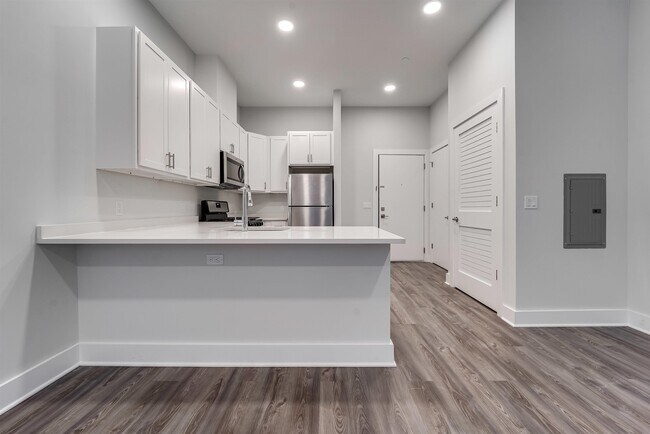 Building Photo - 660 Grand St