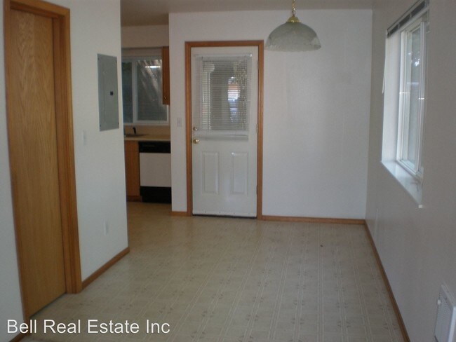 Building Photo - 44 W Hillcrest Dr