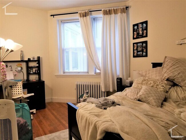 Foto del edificio - 312 Saint Paul St #5E Brookline MA 02446