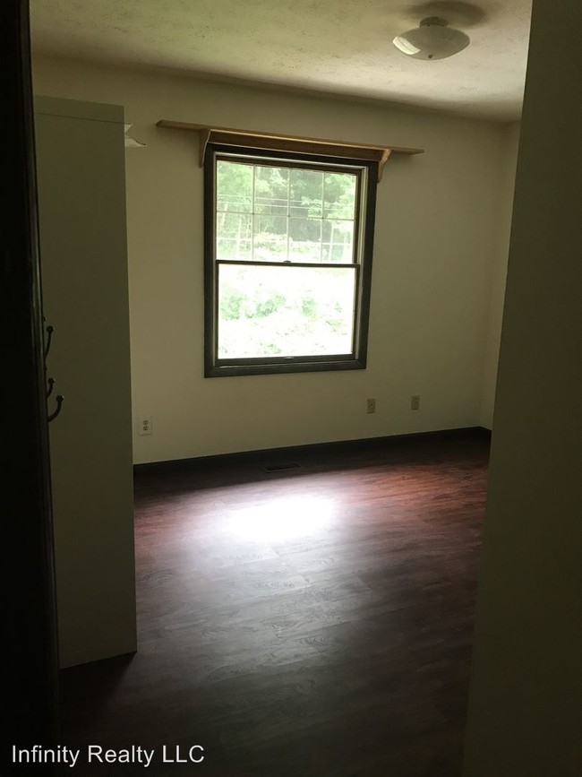 Building Photo - 1800 Sugar Creek Dr