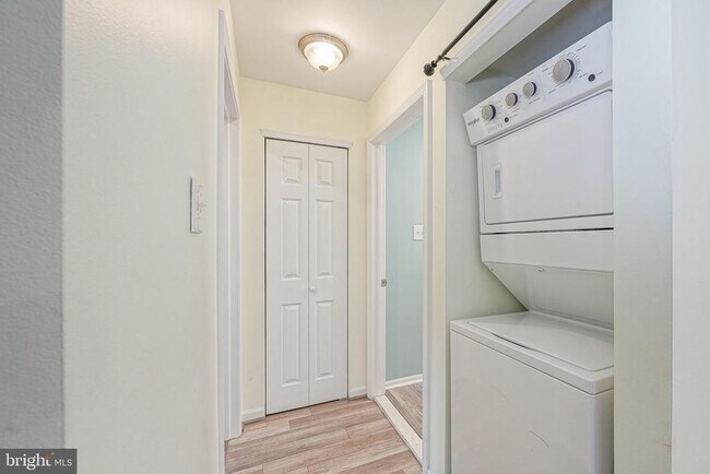 Building Photo - 1214 Tristram Cir