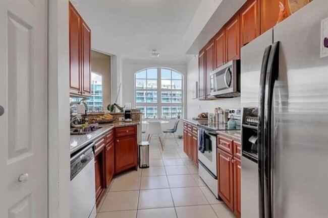 Foto del edificio - 3001 NE 185th St