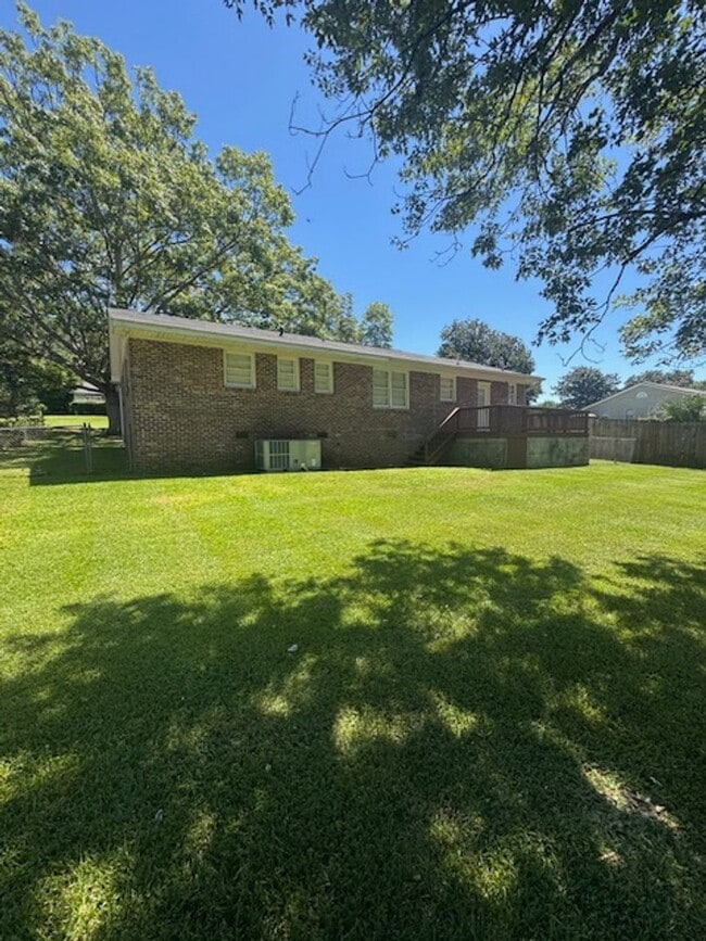 Building Photo - 310 S 13th Ave