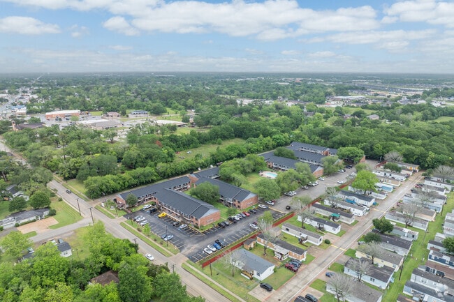 Aerial Photo - Oaks at Mustang