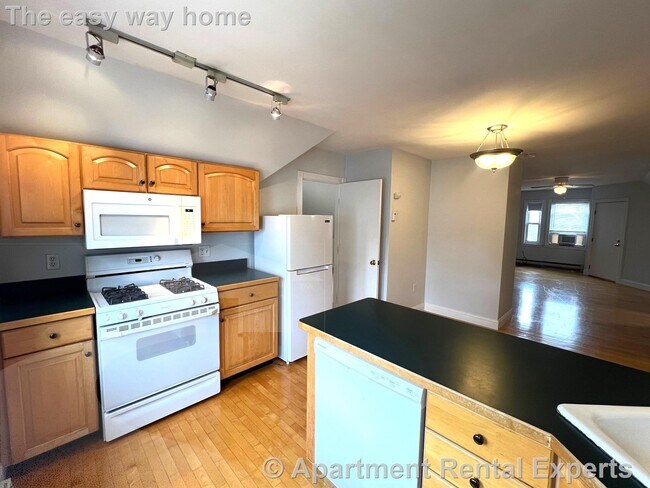 Building Photo - 1 Bedroom - Steps to Davis Square!