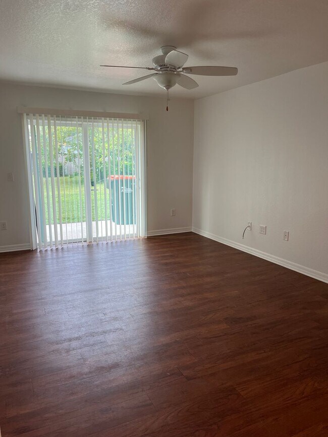 Foto del edificio - 6724 SE 106th St