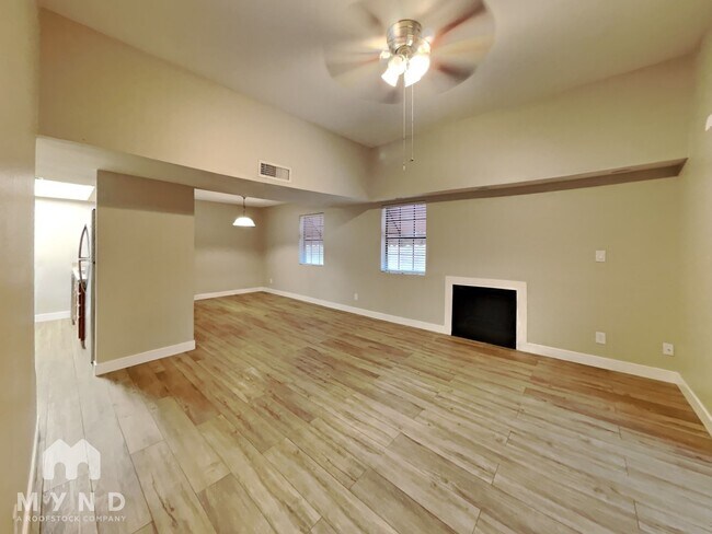 Building Photo - 1402 La Jolla Dr
